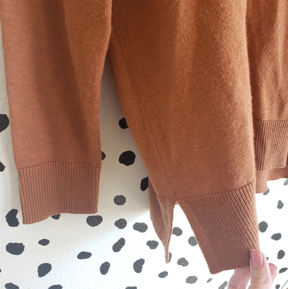 Rust/Brown Lightweight V neck Sweater - Picture 4 of 9